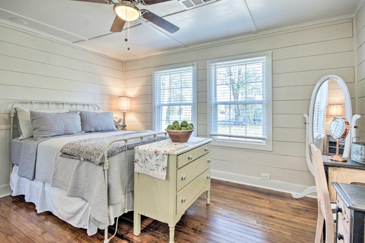 Charming Country Cottage, Walk To Main Street! Tomball Exterior foto