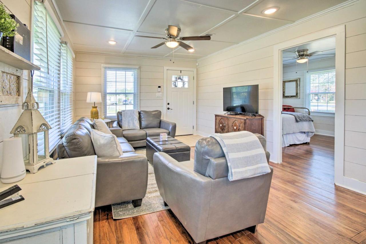 Charming Country Cottage, Walk To Main Street! Tomball Exterior foto