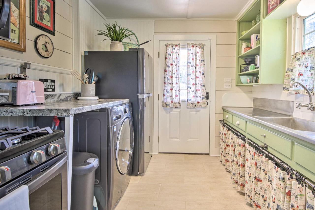 Charming Country Cottage, Walk To Main Street! Tomball Exterior foto