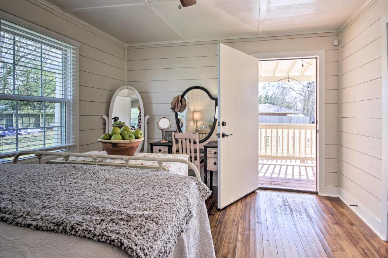 Charming Country Cottage, Walk To Main Street! Tomball Exterior foto