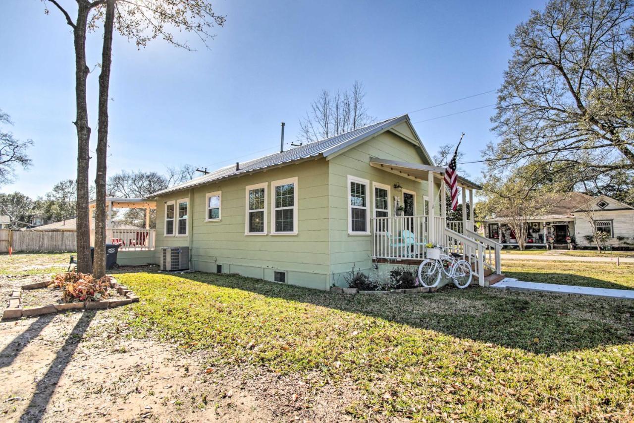 Charming Country Cottage, Walk To Main Street! Tomball Exterior foto